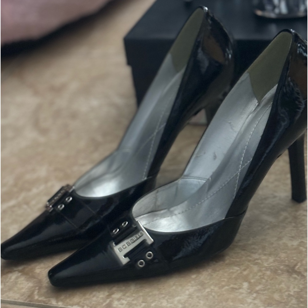 BCBGgirls sz 8 1/2 Black Patent Leather 4”Pump Excellent Condition Barely worn